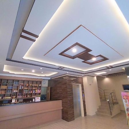 Golden Inn Ambon Eksteriør billede